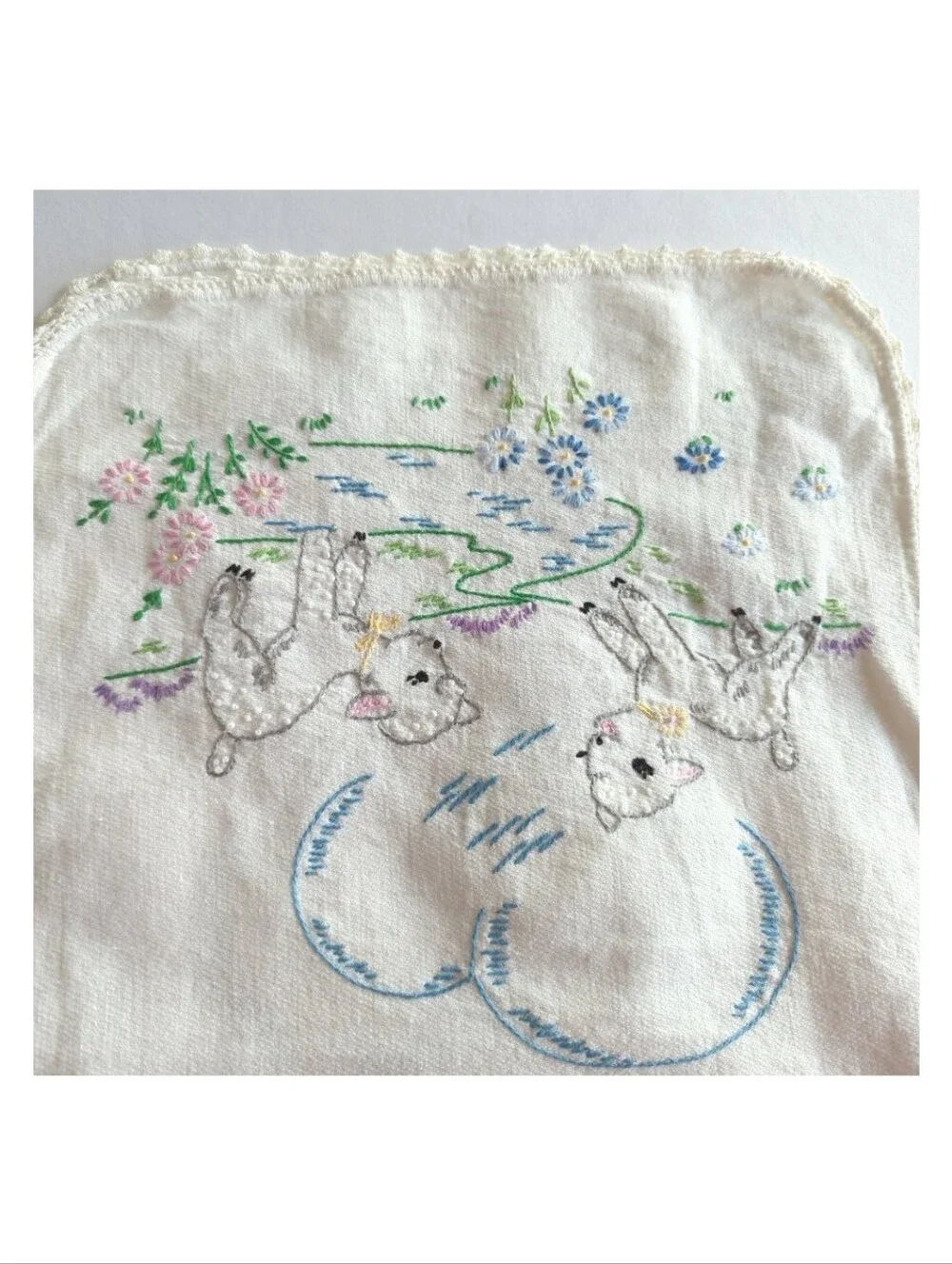 Vintage Homemade Table Runner w Embroidered Lambs & Flowers 38